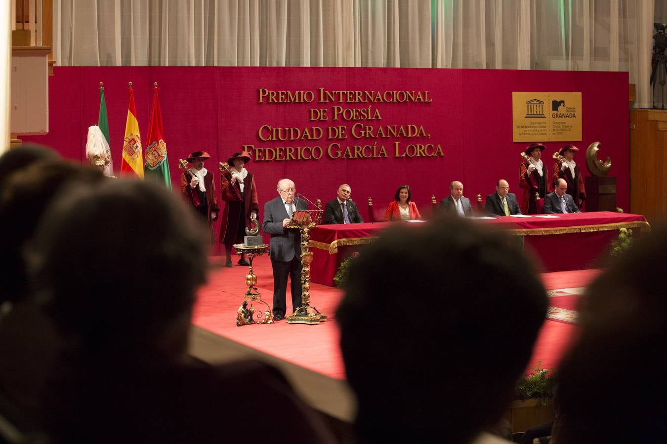 Guillén reivindica el &quot;tono elegíaco&quot; de la poesía, que se alimenta del &quot;tiempo&quot;