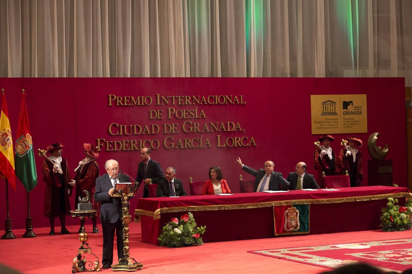 Guillén reivindica el &quot;tono elegíaco&quot; de la poesía, que se alimenta del &quot;tiempo&quot;