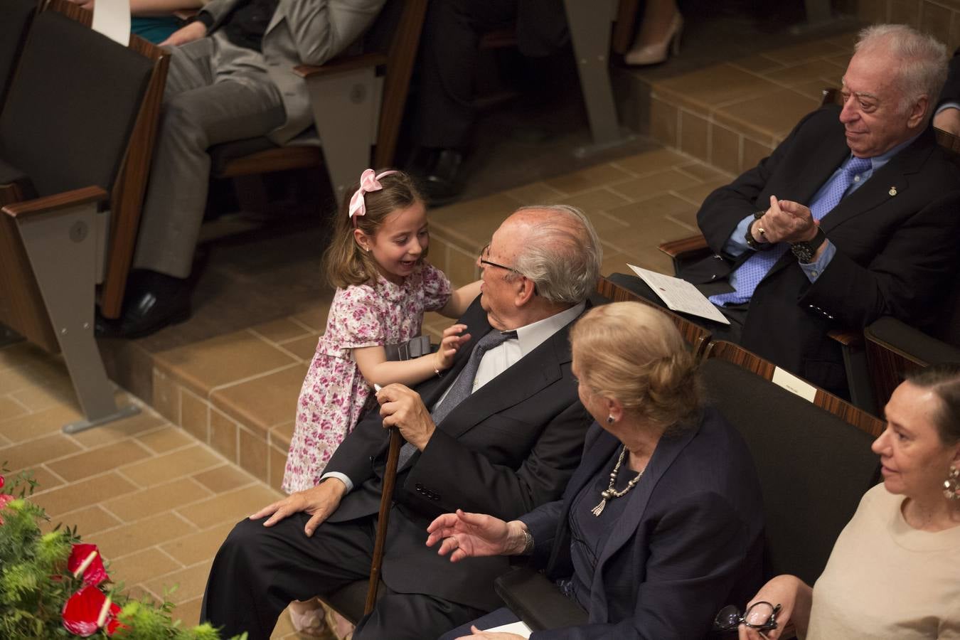 Guillén reivindica el &quot;tono elegíaco&quot; de la poesía, que se alimenta del &quot;tiempo&quot;