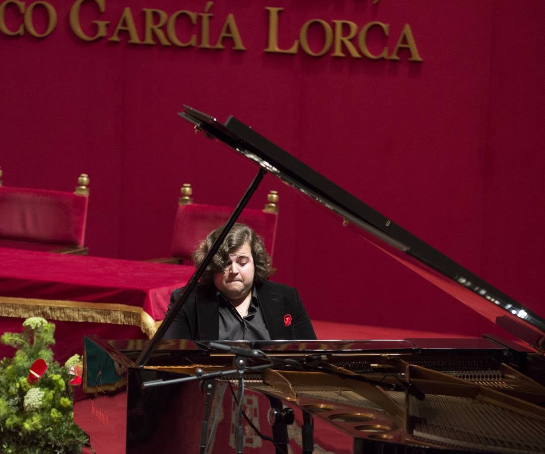 Guillén reivindica el &quot;tono elegíaco&quot; de la poesía, que se alimenta del &quot;tiempo&quot;