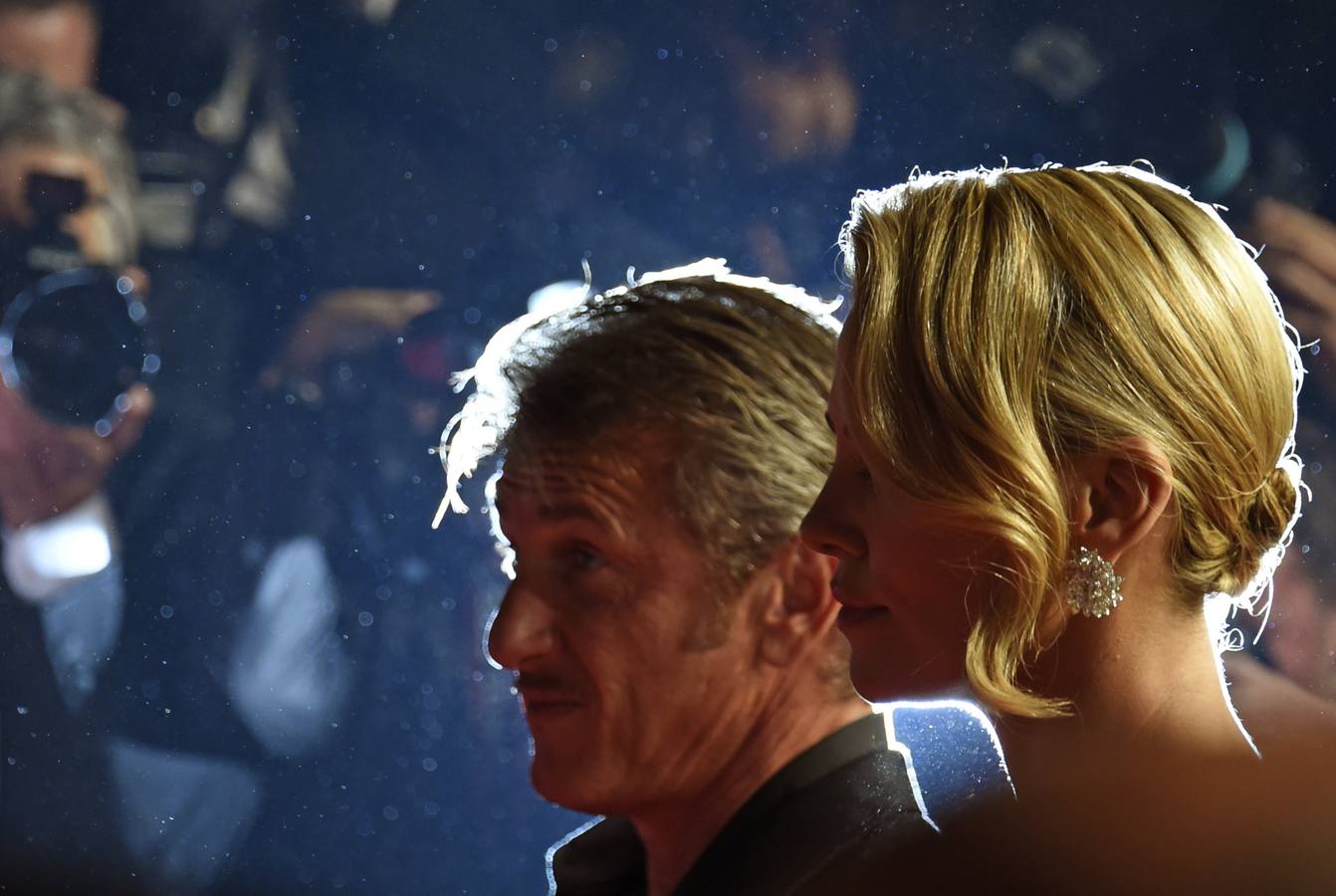 Charlize Theron deslumbra a la alformbra roja del Festival de Cannes