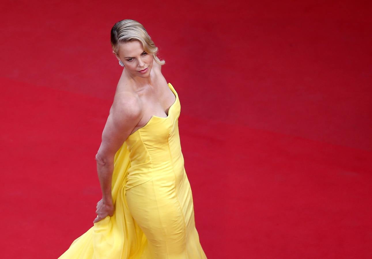 Charlize Theron deslumbra a la alformbra roja del Festival de Cannes