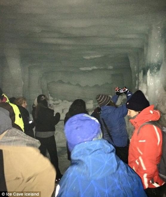 Islandia enseña la cueva de hielo artificial más grande del mundo