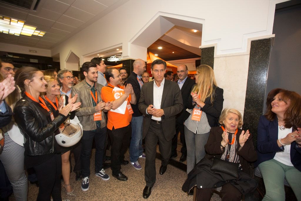 Luis Salvador: &quot;Estamos abiertos a todas las posibilidades&quot;