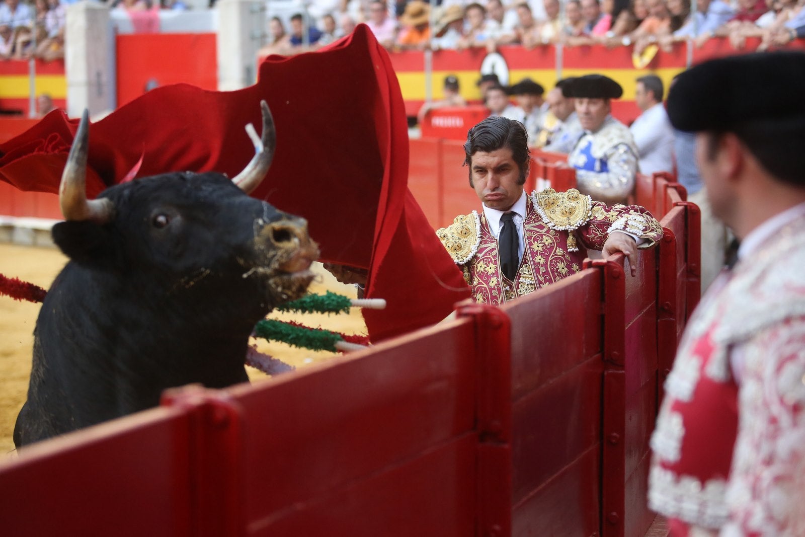 Triunfos de Morante y Talavante y Manzanares, que cae herido, en Granada