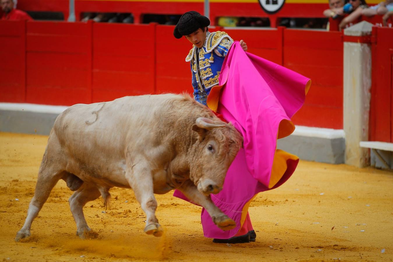 Padilla sale a hombros en la tercera del Corpus