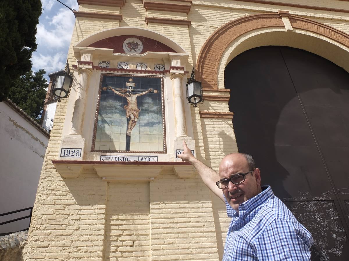 La Hermandad de los Favores denuncia unas pintadas blasfemas