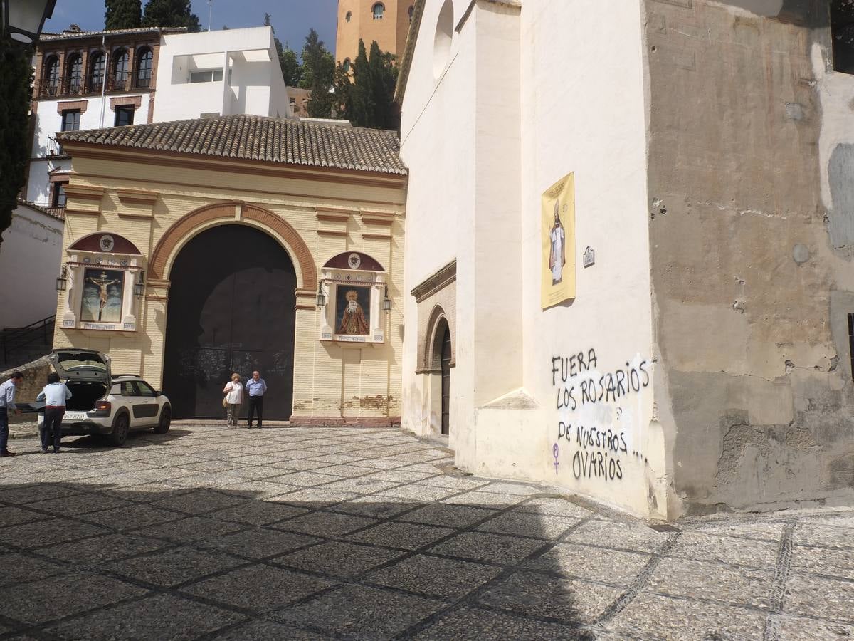 La Hermandad de los Favores denuncia unas pintadas blasfemas