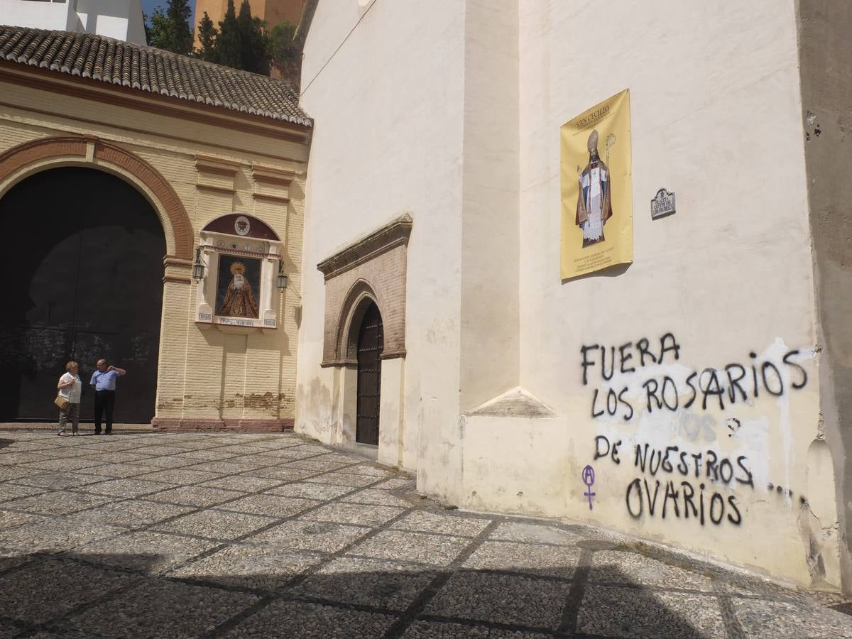 La Hermandad de los Favores denuncia unas pintadas blasfemas