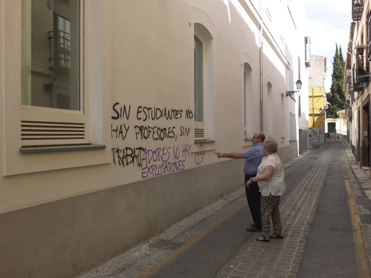 La Hermandad de los Favores denuncia unas pintadas blasfemas