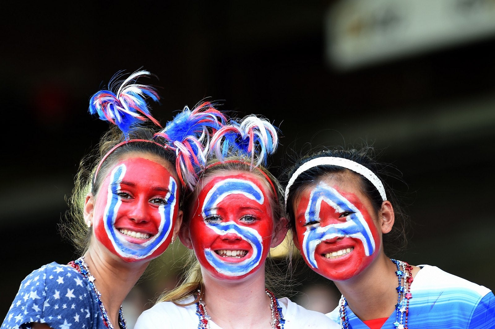 Aficionados USA con su cara pintada llegan a ver el partido entre los EE.UU. y Suecia de la Copa Mundial Femenina de la FIFA 2015 en el estadio en Winnipeg, Manitoba.