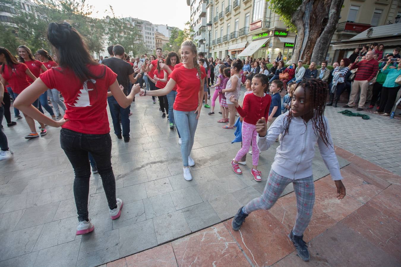 El FEX llena de música y color Granada