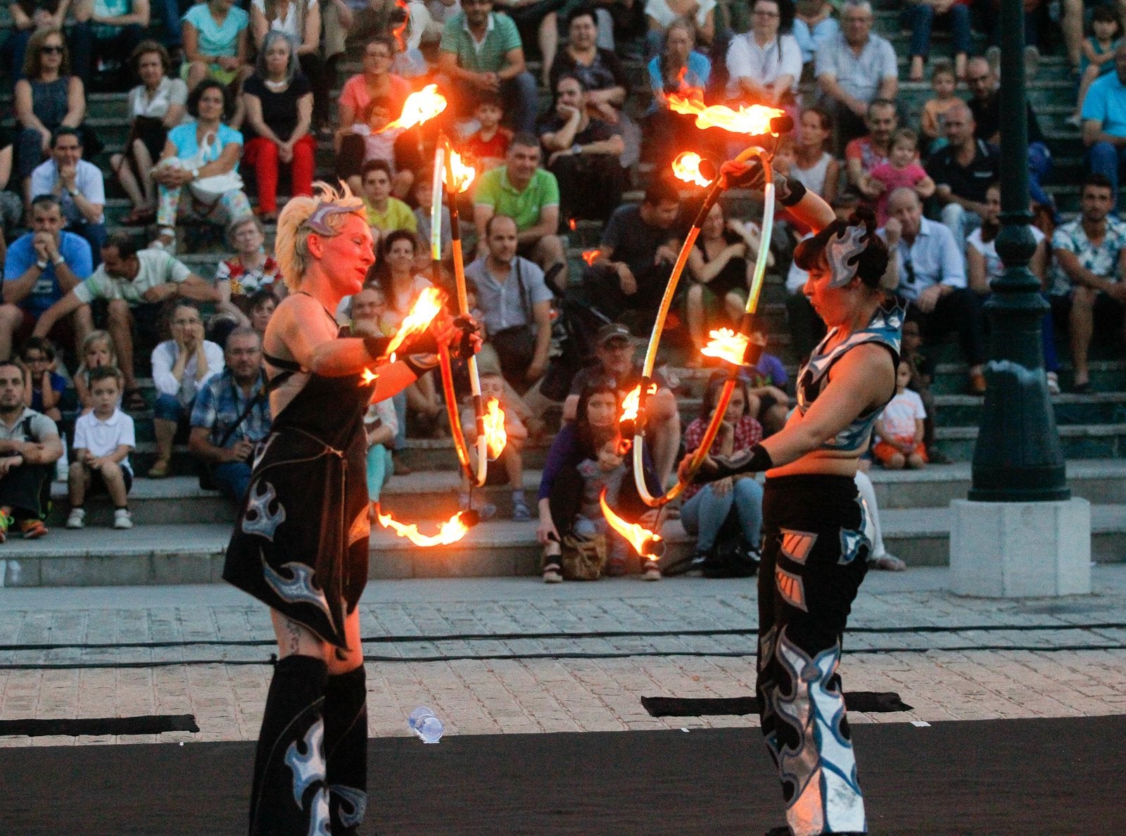 Espectáculo de fuego en el Festival de Extensión
