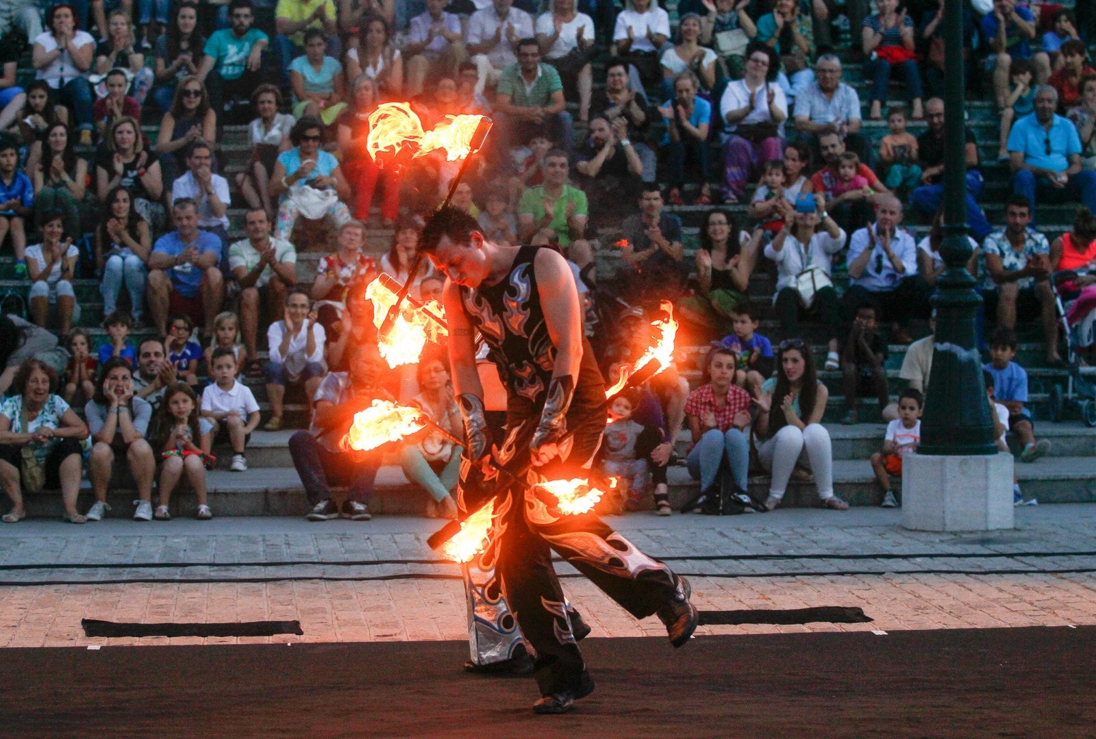Espectáculo de fuego en el Festival de Extensión