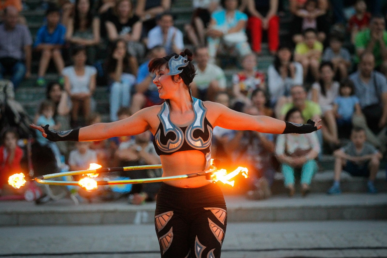 Espectáculo de fuego en el Festival de Extensión