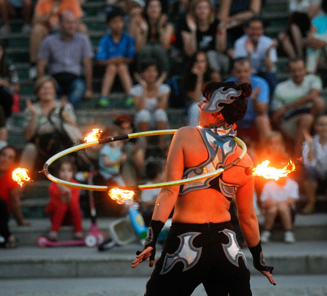 Espectáculo de fuego en el Festival de Extensión