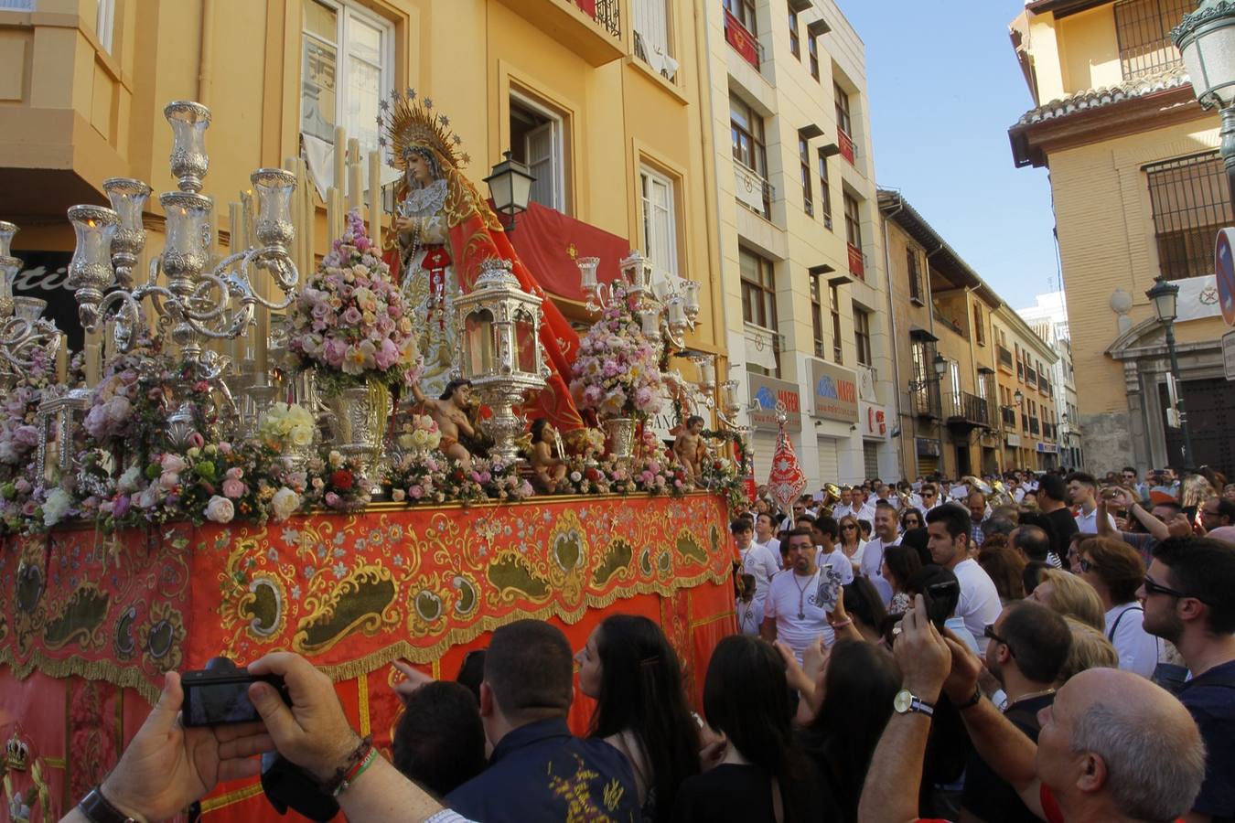 La Virgen del Rosario vuelve a &#039;su&#039; Carrera del Darro