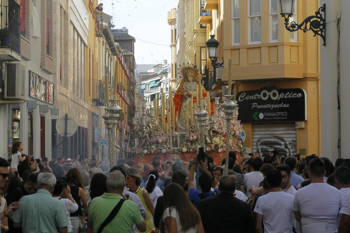 La Virgen del Rosario vuelve a &#039;su&#039; Carrera del Darro