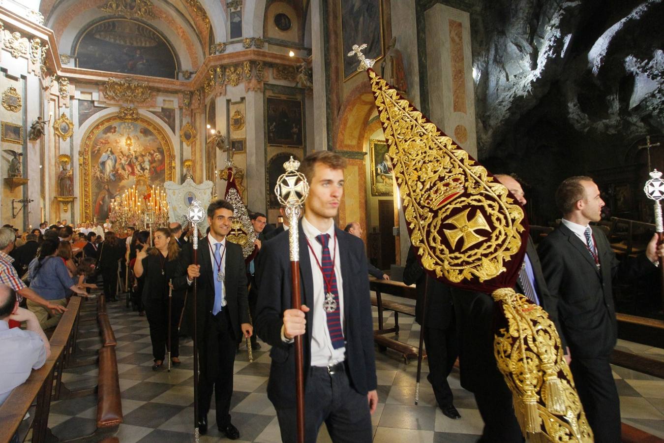 La Virgen del Rosario vuelve a &#039;su&#039; Carrera del Darro