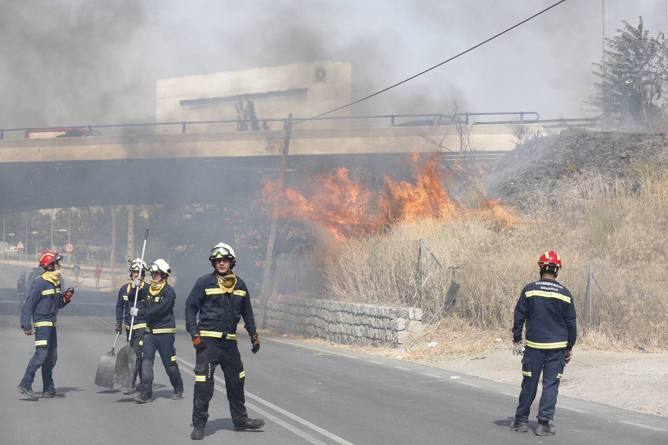 Controlado el incendio de la Circunvalación y parque Tico Medina