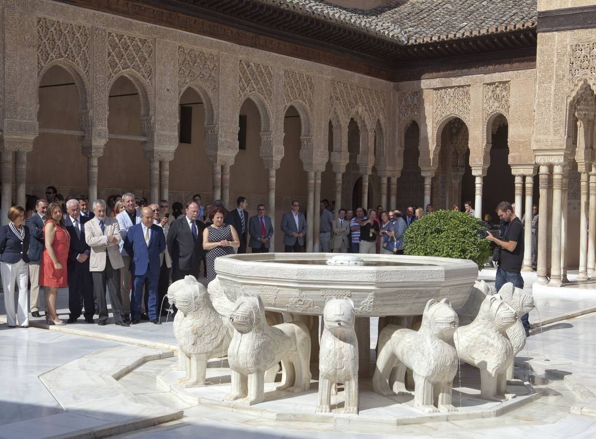Autoridades de todas las instituciones acudieron a la presentación del remozado Patio de los Leones. 