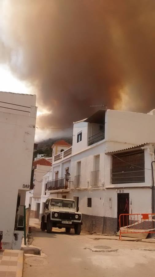 Alerta por un incendio forestal en Gualchos