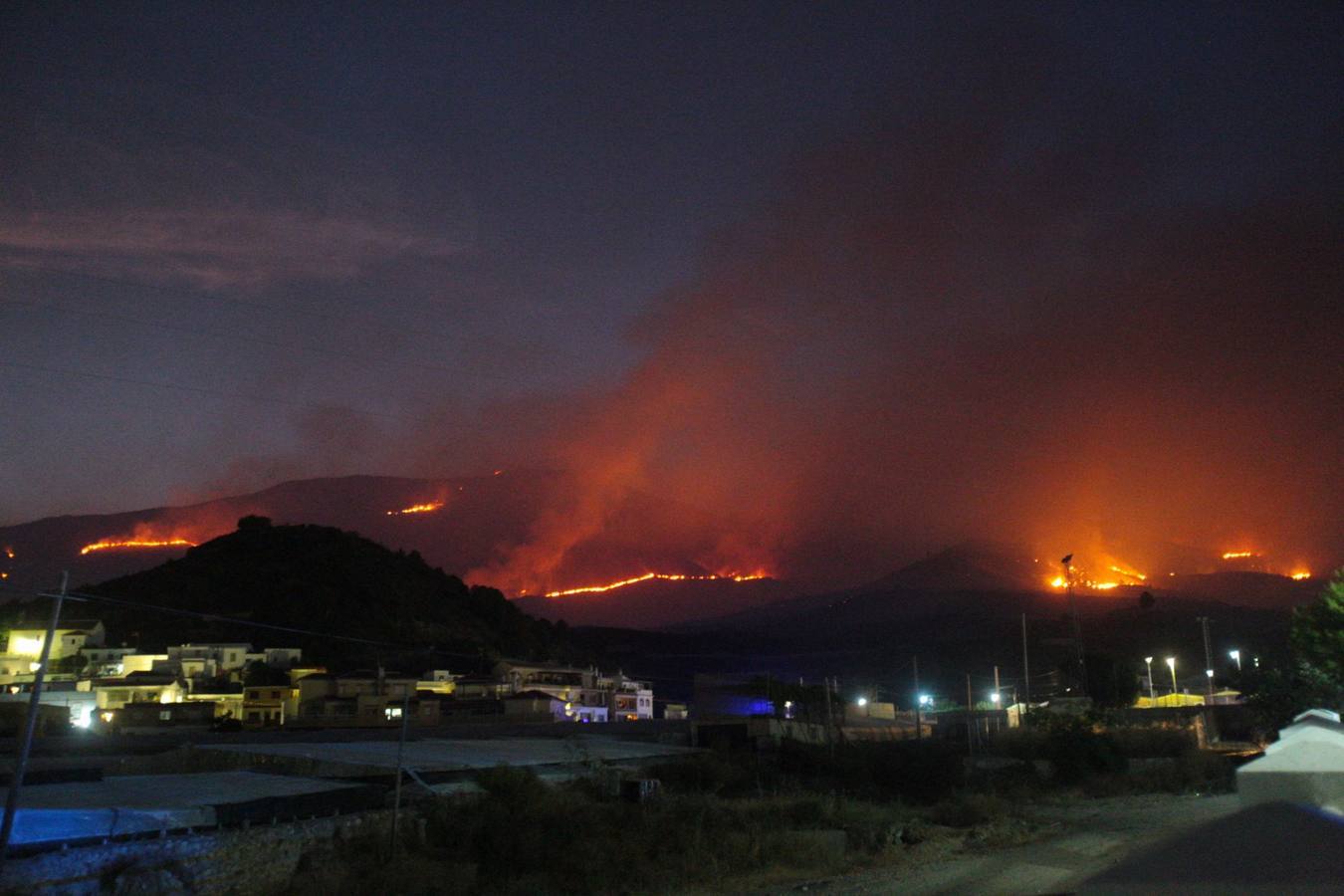 Alerta por un incendio forestal en Gualchos