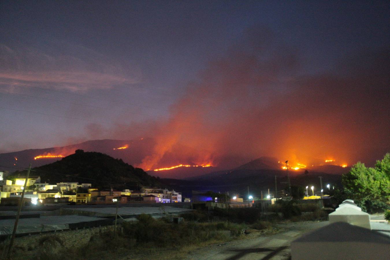 Alerta por un incendio forestal en Gualchos