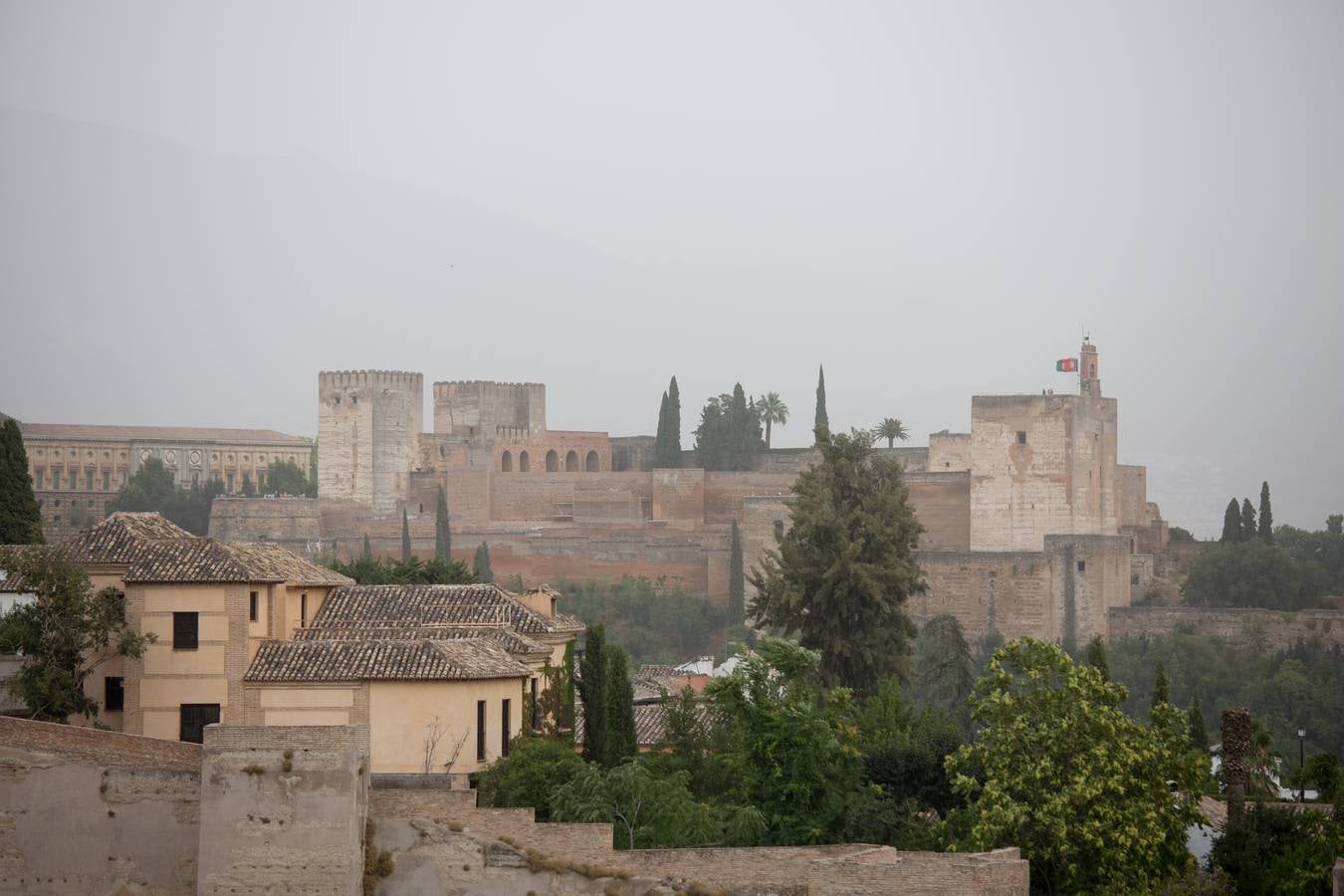 Vista de Granada con el polvo en suspensión