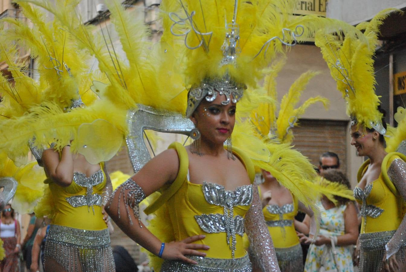 La Batalla de Flores recorre el centro con más confeti que claveles