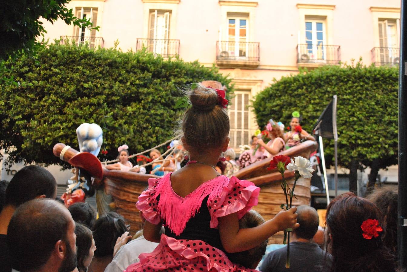 La Batalla de Flores recorre el centro con más confeti que claveles