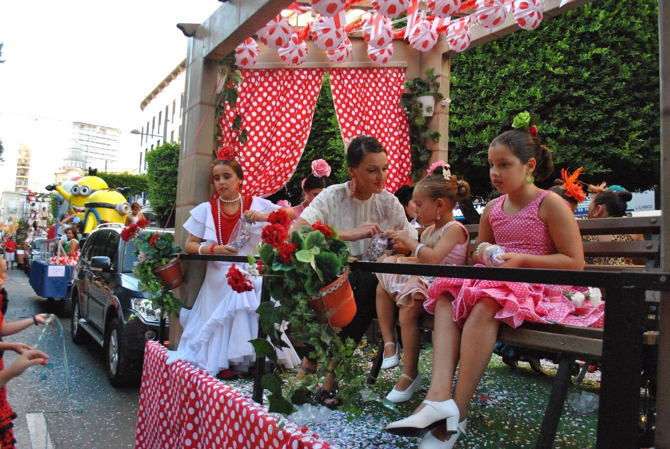 La Batalla de Flores recorre el centro con más confeti que claveles