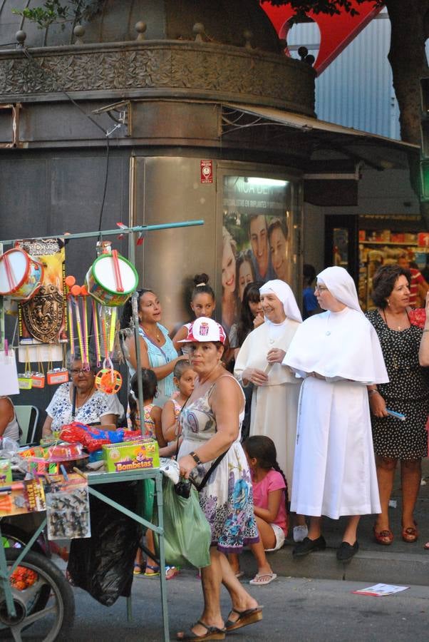 La Batalla de Flores recorre el centro con más confeti que claveles