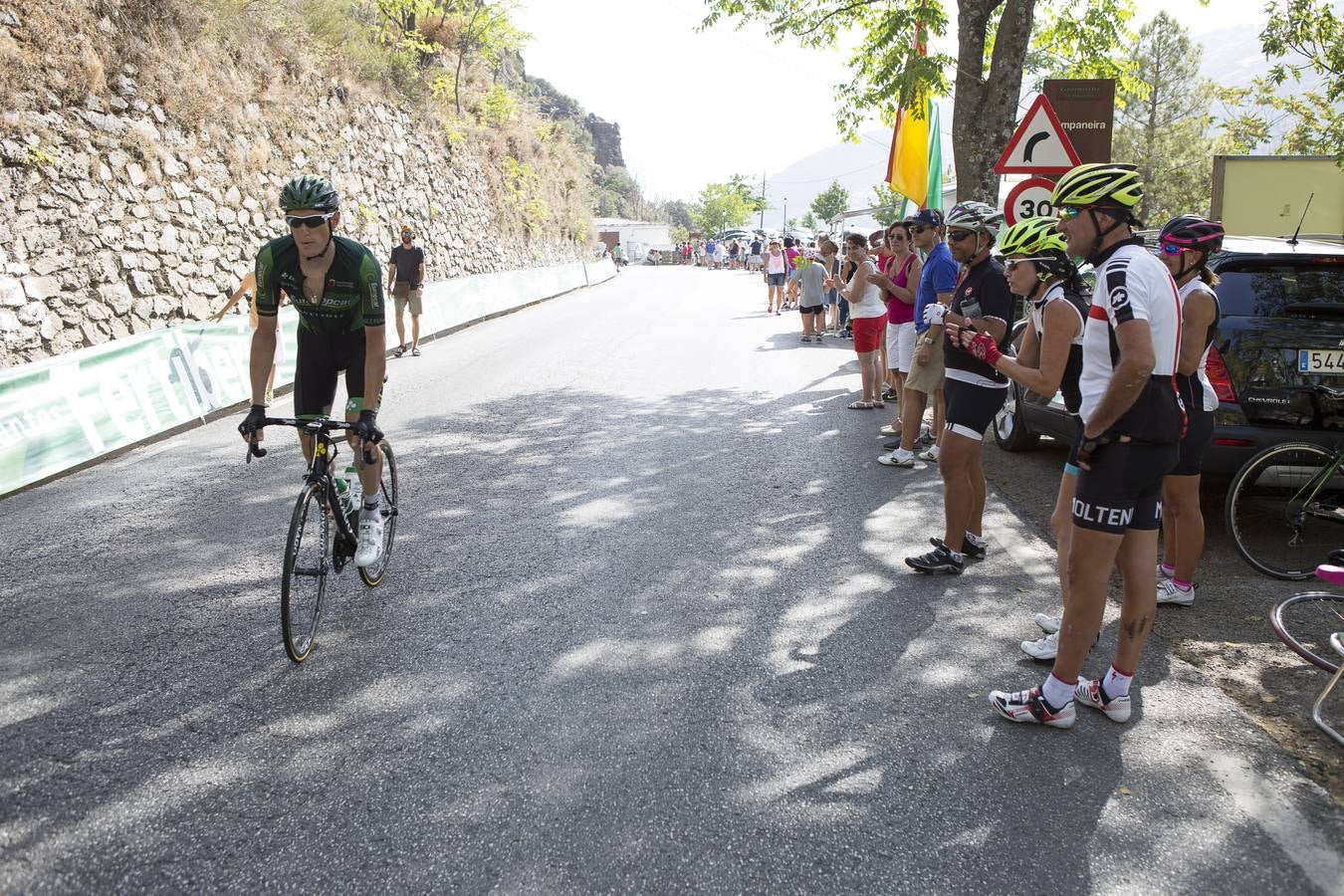 La Vuelta se recrea en la Alpujarra
