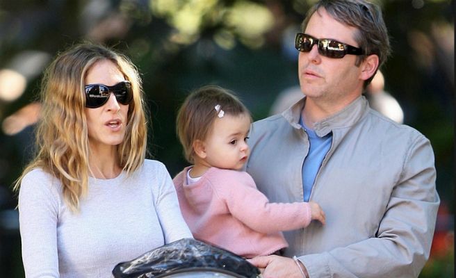Sarah Jessica Parker y Matthew Broderick. os intérpretes tuvieron un bebé que ya tiene 14 años y se llama James Wilkie. Además, contrataron a una madre de alquiler, que en junio de 2009 dio a luz a dos gemelas, Loretta y Thabita