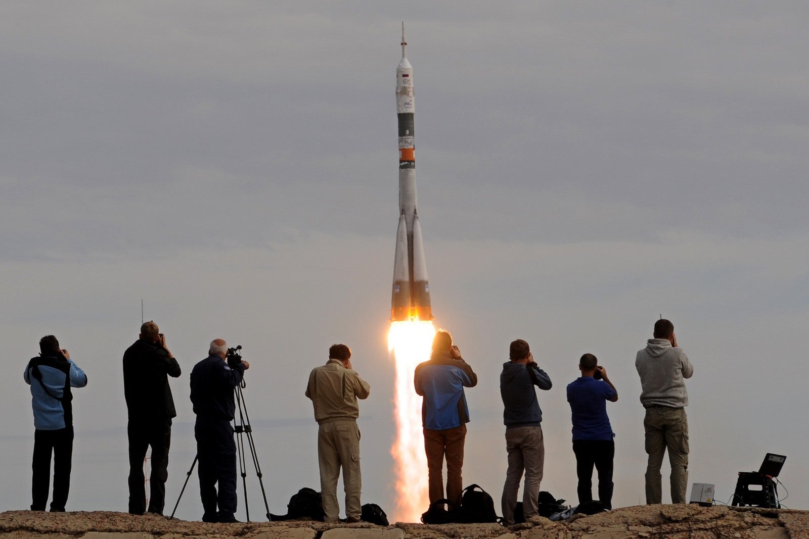 Nave espacial despega desde la plataforma de lanzamiento en Rusia arrendado cosmódromo de Baikonur.