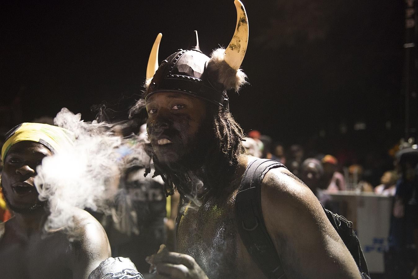 Bailarines participan en Jouvert, un festival anual de la calle en el Caribe.
