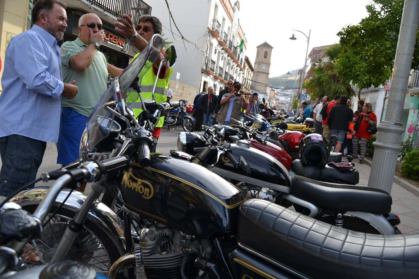 Salida de la XVIII Concentración de Motos Clásicas de Pinos Puente