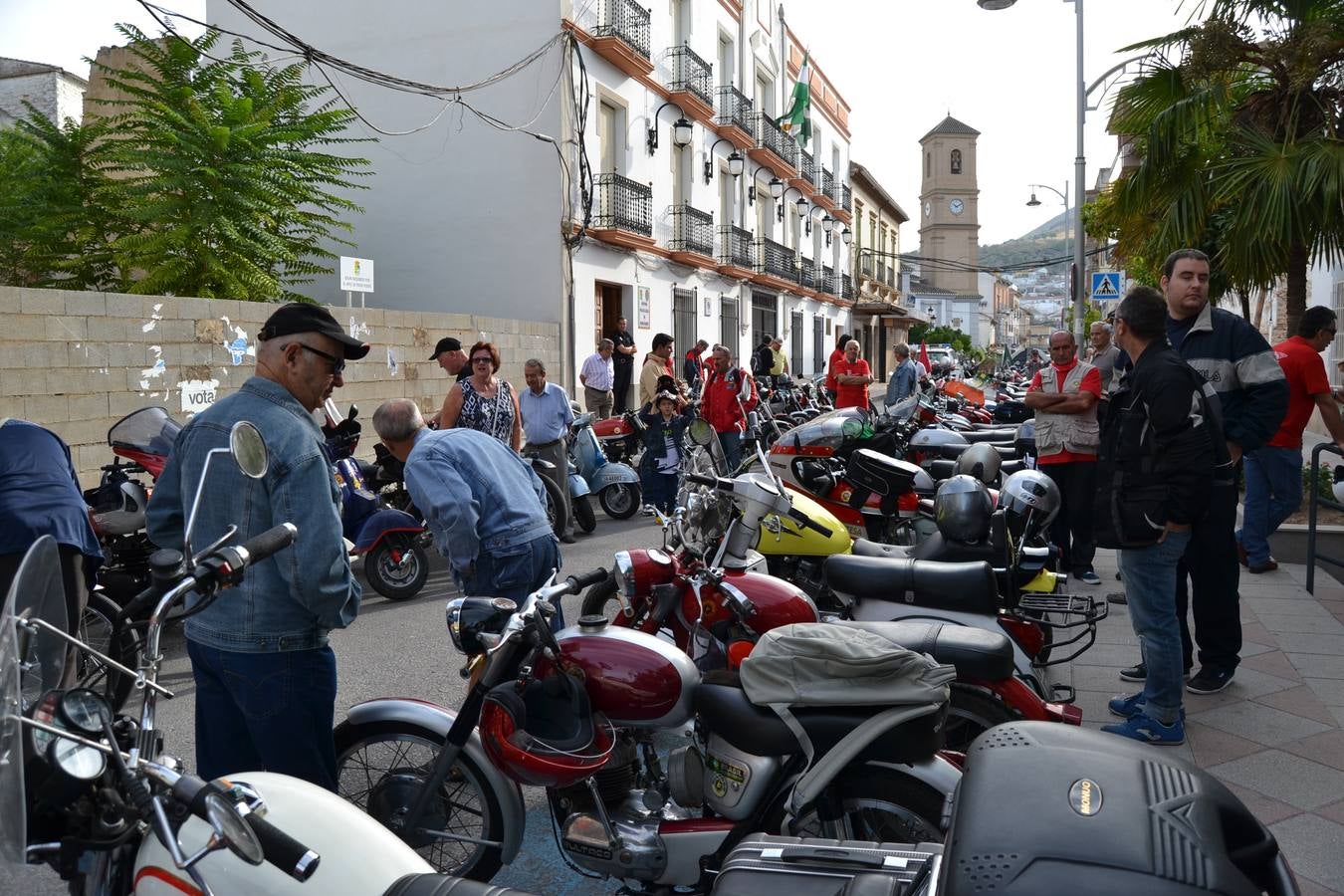 Salida de la XVIII Concentración de Motos Clásicas de Pinos Puente
