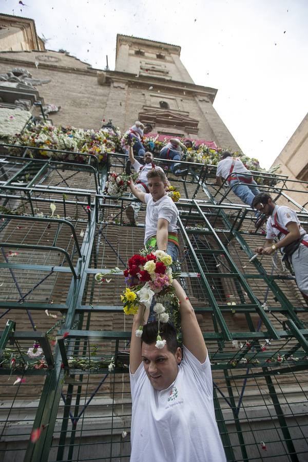 Ofrenda floral a la Virgen de las Angustias