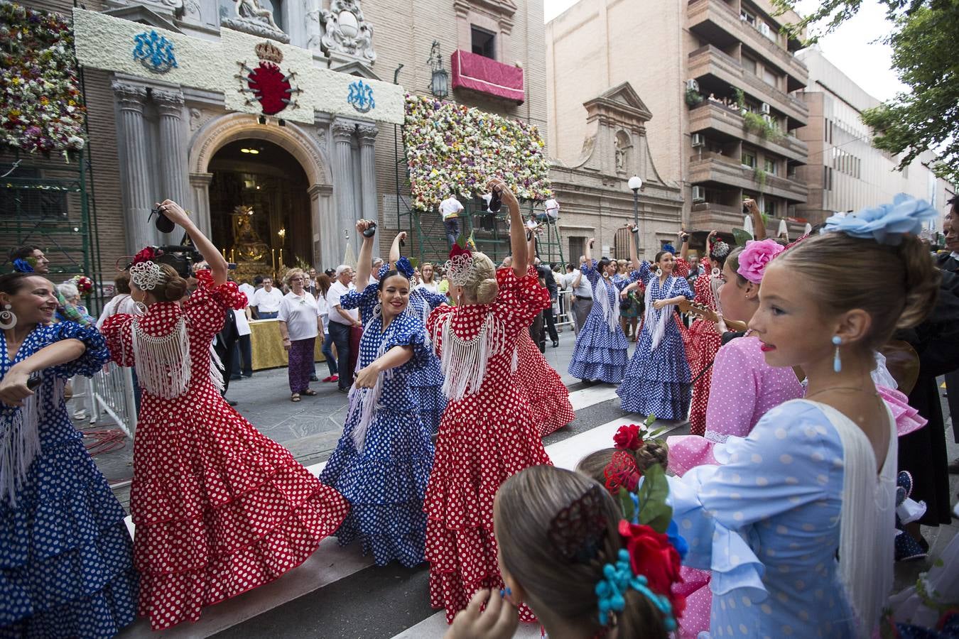 Ofrenda floral a la Virgen de las Angustias