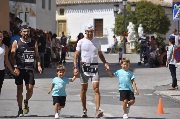 Larrocha y Esther Sánchez ganan la Sagra Sky Race