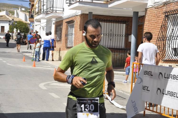 Larrocha y Esther Sánchez ganan la Sagra Sky Race