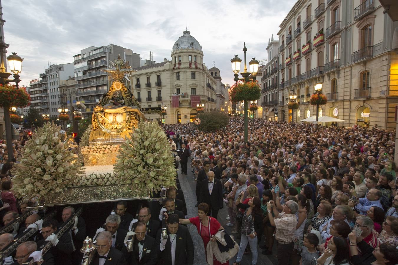 La Patrona llena las calles