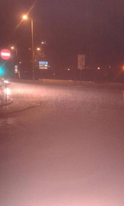 Una tormenta inunda Granada de madrugada