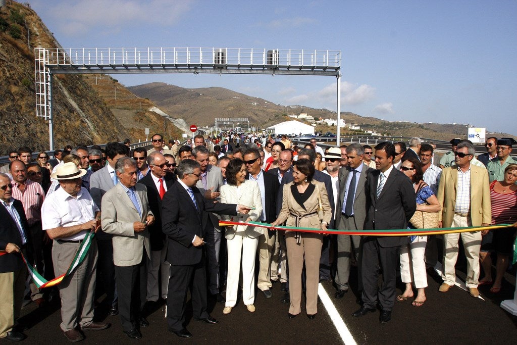 Cuatro ministros para una autovía