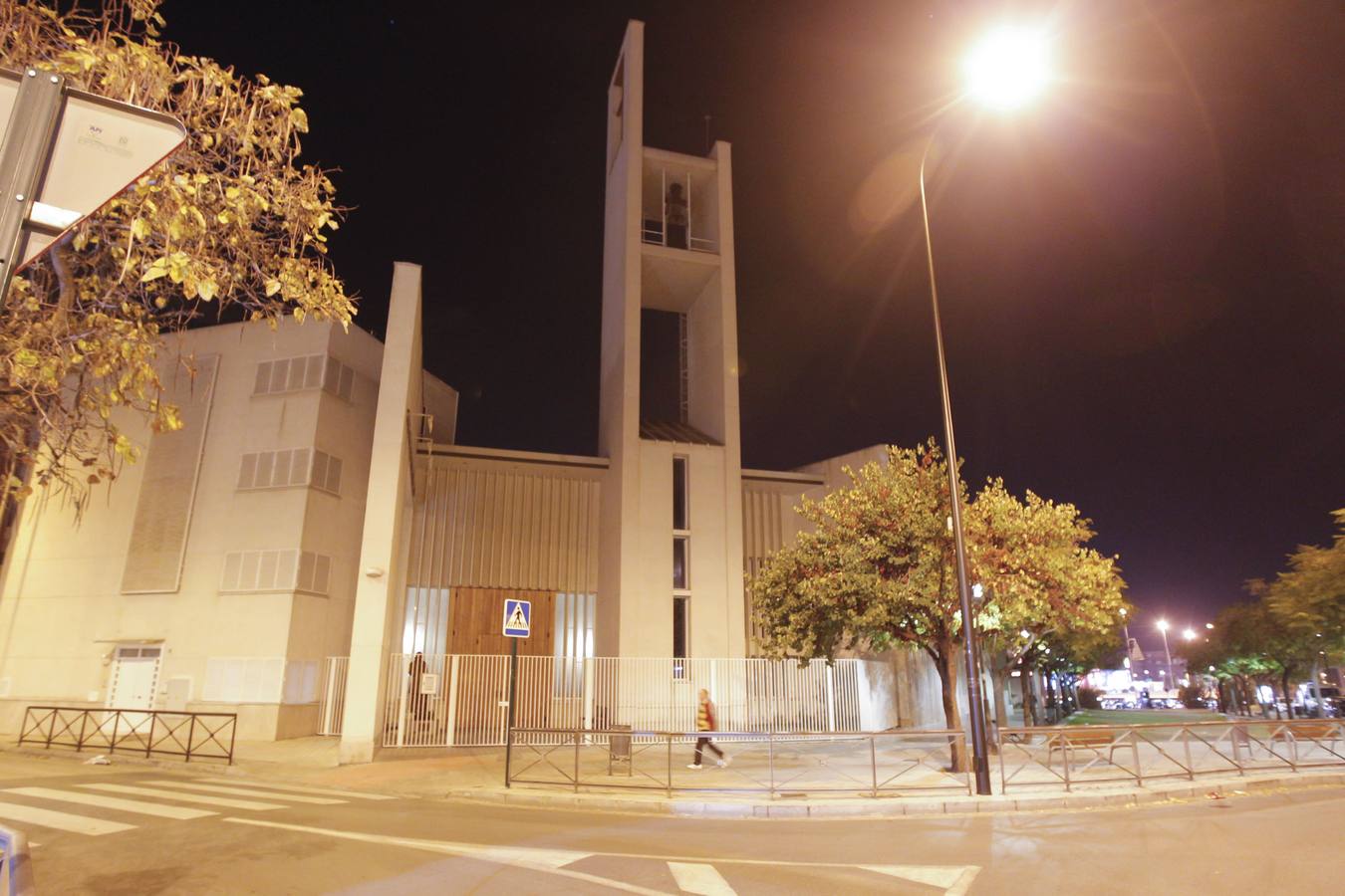 Mediático. Tras ser localizada la parroquia del Zaidín comenzaron a aparecer fotografías del sacerdote líder de Los 'Romanones'.