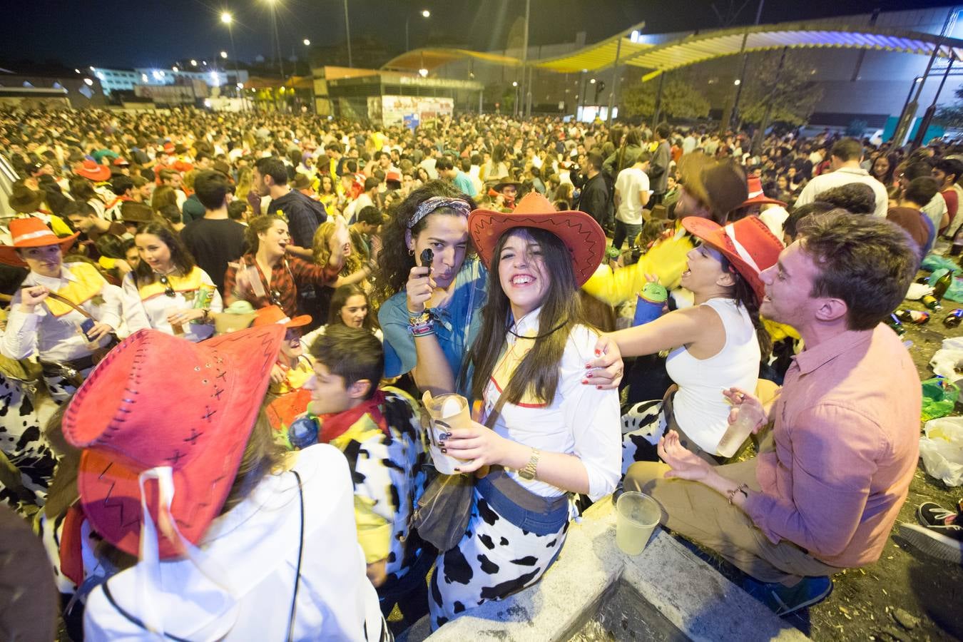 Más de tres mil personas en el botellódromo