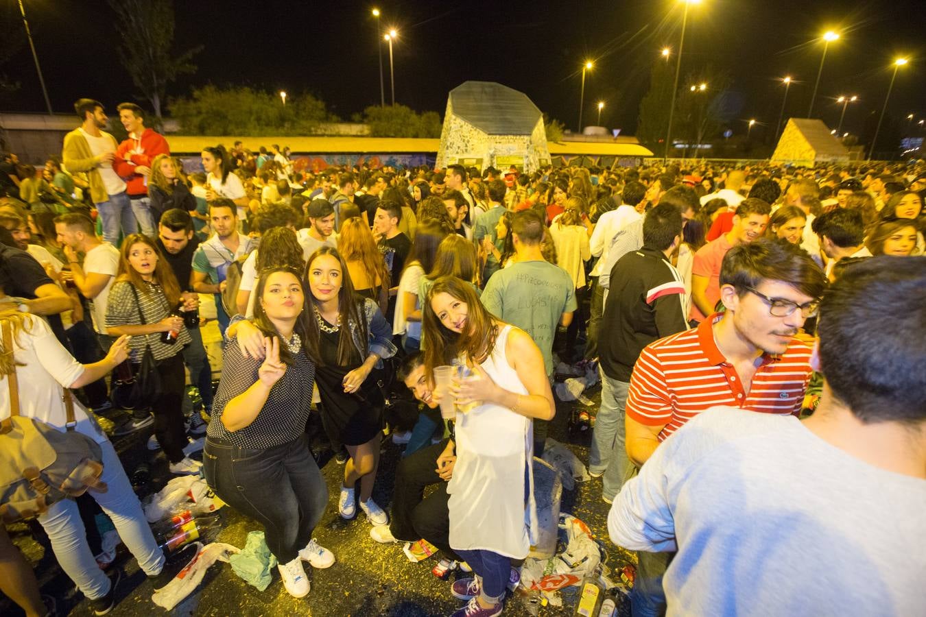 Más de tres mil personas en el botellódromo