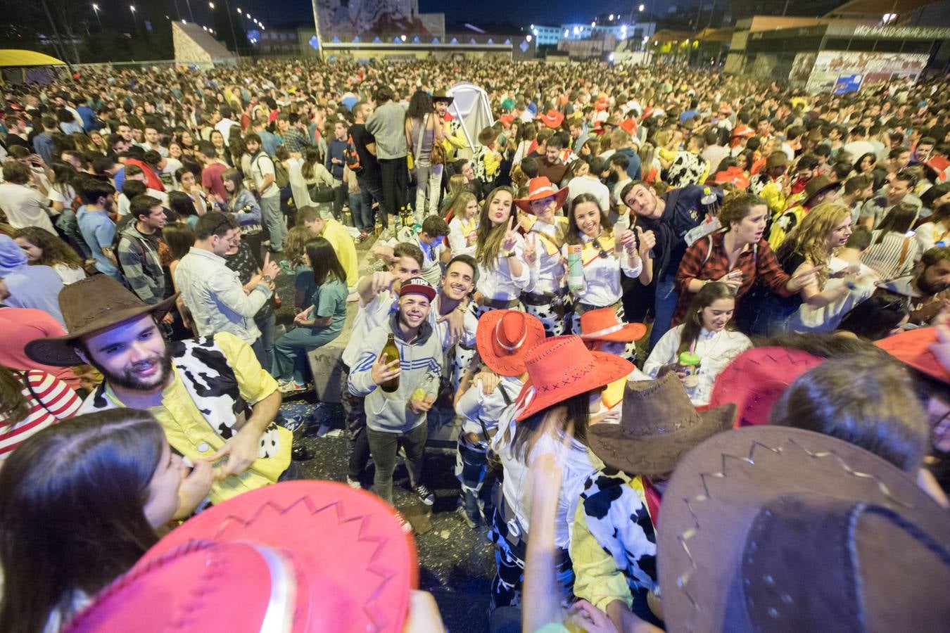 Más de tres mil personas en el botellódromo